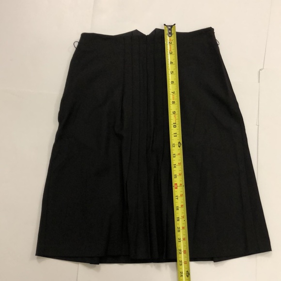 Sisley 42 Black Skirt pleats infront & back side zipper Excellent Condition - Picture 8 of 9